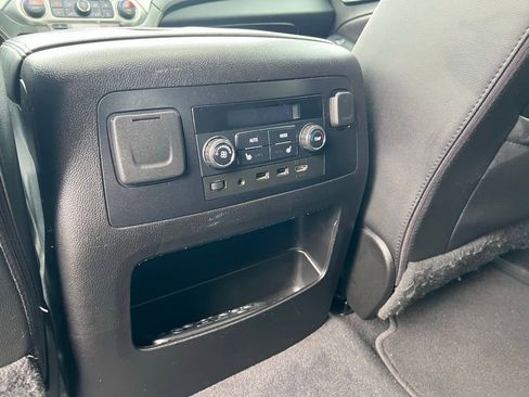 Used 2019 GMC Yukon SLT w/ Premium Edition AWD/4WD image 14