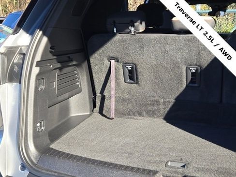 Used 2025 Chevrolet Traverse LT image 14