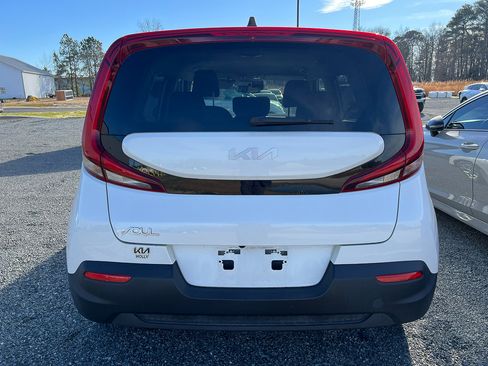 Used 2022 Kia Soul LX w/ Technology Package image 4