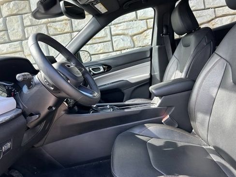 Used 2023 Jeep Compass Limited AWD/4WD image 8