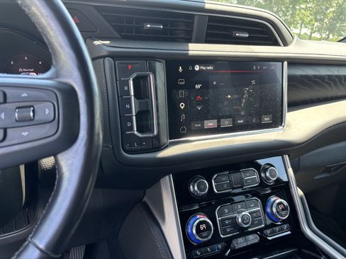 Used 2022 GMC Yukon XL Denali AWD/4WD image 29