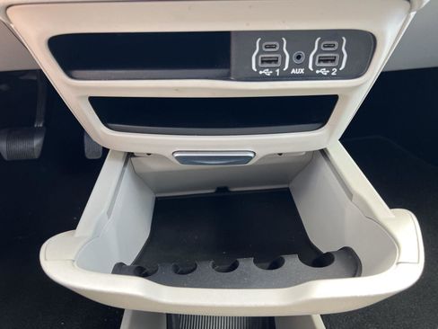 Used 2023 Chrysler Pacifica Touring-L FWD image 29