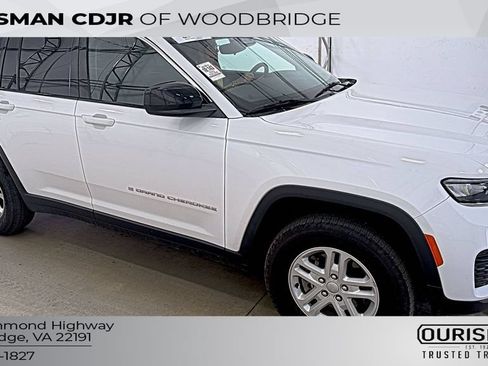 Used 2023 Jeep Grand Cherokee Laredo w/ Luxury Tech Group I AWD/4WD image 4