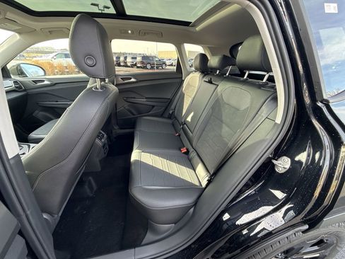 New 2026 Volkswagen Taos SE image 23