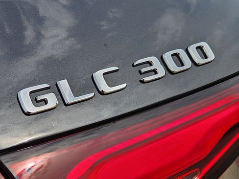 Certified 2025 Mercedes-Benz GLC 300 4MATIC image 11