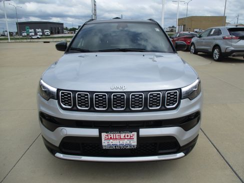Used 2024 Jeep Compass Limited w/ Elite Group AWD/4WD image 10