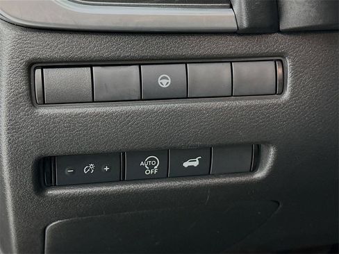 Used 2024 Nissan Rogue SV image 17