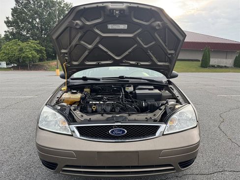 Used 2005 Ford Focus SE image 17