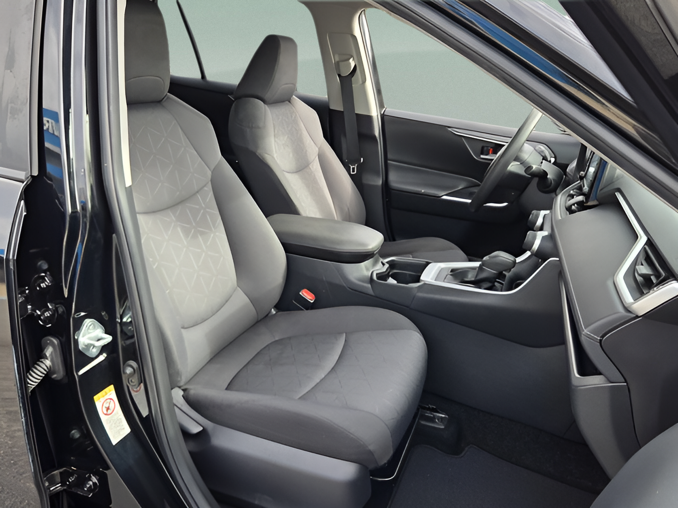 Used 2019 Toyota RAV4 XLE w/ Convenience Package FWD image 15