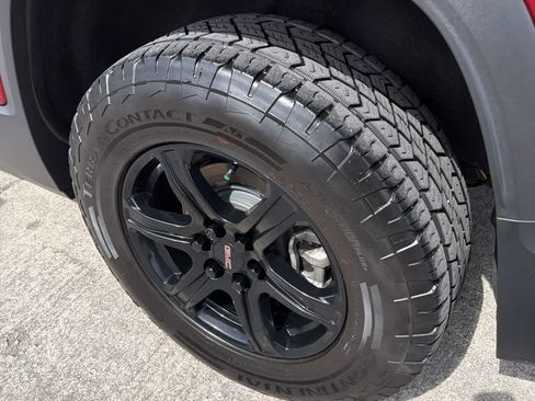 Used 2023 GMC Acadia AT4 w/ Technology Package image 10