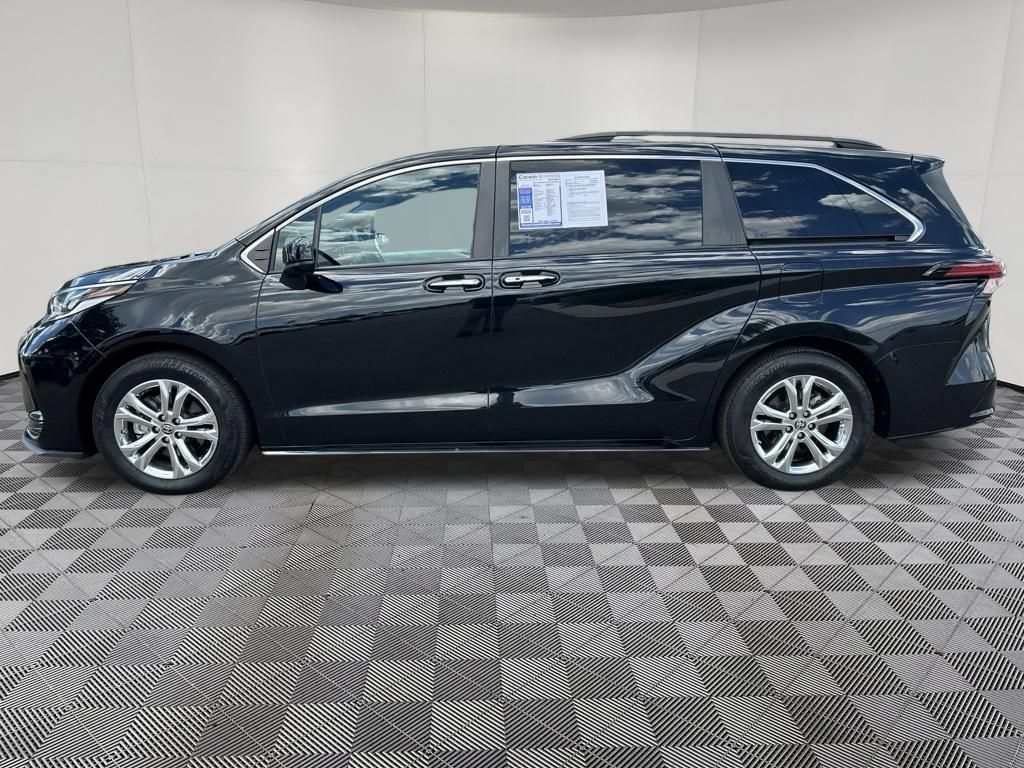 Used 2023 Toyota Sienna XSE w/ XSE Plus Package AWD/4WD image 4