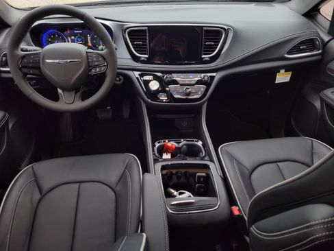New 2026 Chrysler Pacifica Limited image 11