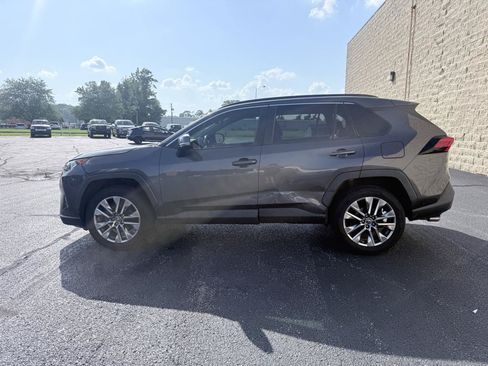 Used 2019 Toyota RAV4 XLE Premium w/ Advanced Technology Package FWD image 2