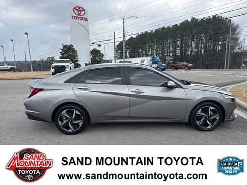 Used 2023 Hyundai Elantra SEL w/ Convenience Package image 2