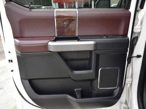 Used 2016 Ford F150 Platinum w/ Equipment Group 701A Luxury AWD/4WD image 36