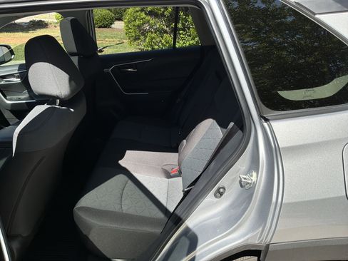 Used 2025 Toyota RAV4 XLE w/ Convenience Package image 31