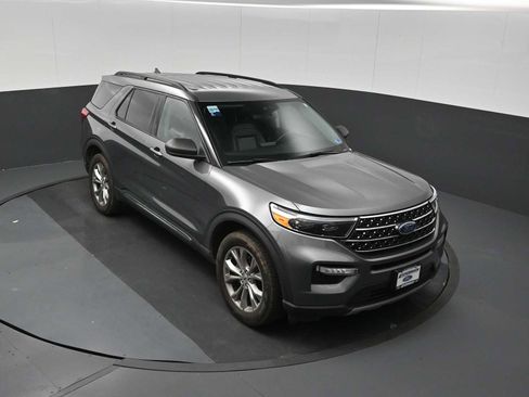 Used 2021 Ford Explorer XLT w/ Equipment Group 202A AWD/4WD image 22