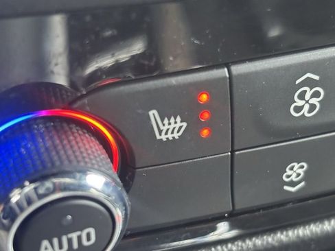 Used 2023 Buick Enclave Essence w/ Experience Buick Package image 32