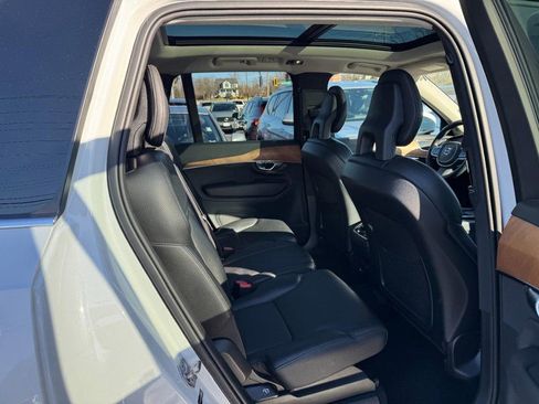 Used 2021 Volvo XC90 T6 Momentum image 11