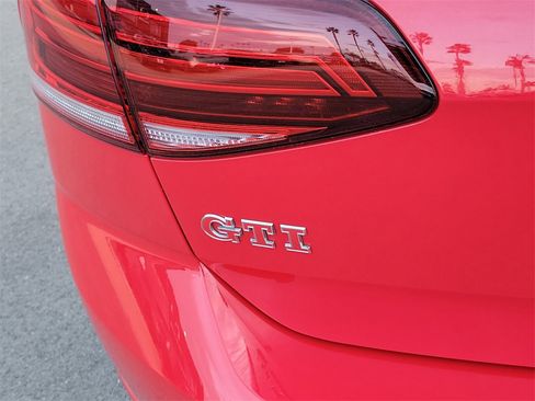 Used 2019 Volkswagen GTI SE image 20