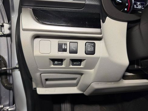 Used 2017 Subaru Forester 2.5i Limited image 14