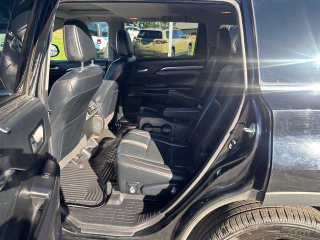 Used 2019 Toyota Highlander SE AWD/4WD image 16