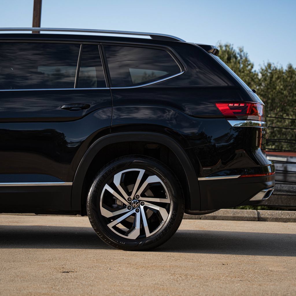 Certified 2023 Volkswagen Atlas SEL AWD/4WD image 4