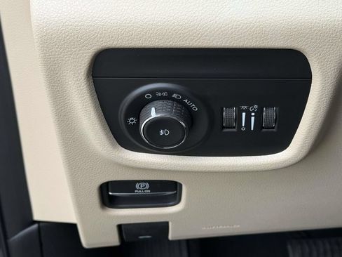 New 2026 Jeep Grand Cherokee L Limited w/ Limited Altitude Package AWD/4WD image 23