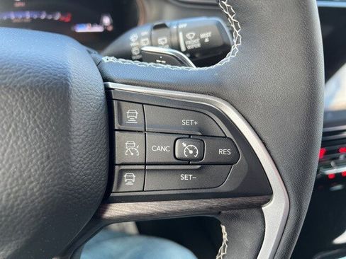 Certified 2025 Jeep Grand Cherokee Limited w/ Black Appearance Package image 23