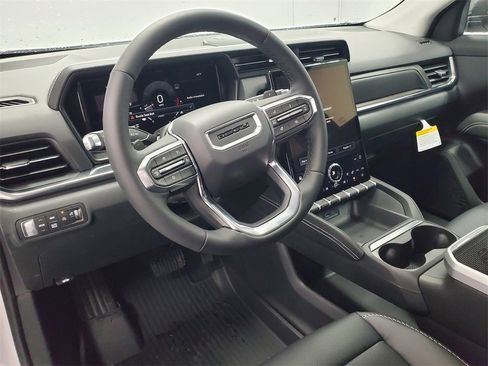 New 2026 GMC Terrain Denali w/ LPO, Black Badging Package image 11