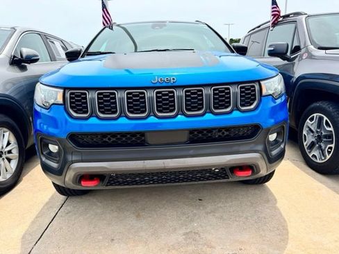 Used 2025 Jeep Compass Trailhawk AWD/4WD image 4