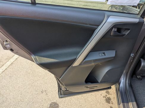 Used 2017 Toyota RAV4 LE FWD image 28
