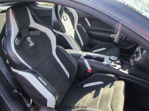 Used 2022 Ford Mustang Shelby GT500 w/ Carbon Fiber Track Pack image 38