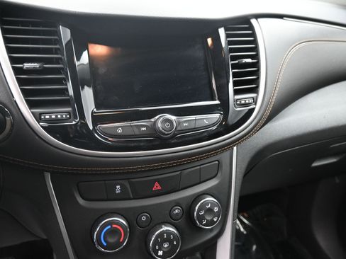 Used 2019 Chevrolet Trax LT w/ LT Convenience Package image 13
