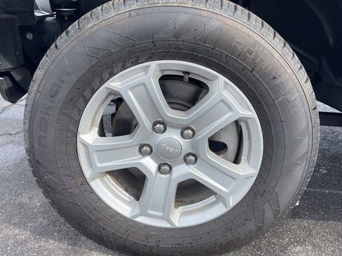 Used 2023 Jeep Wrangler Sport S image 17