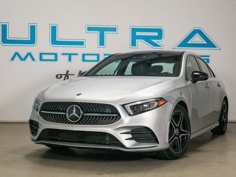 Used 2019 Mercedes-Benz A 220 4MATIC w/ AMG Line image 5