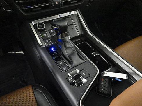 Used 2025 Lexus GX 550 w/ Accessory Package (2T) image 12