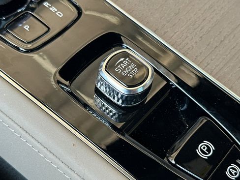 Certified 2025 Volvo XC90 B6 Core AWD/4WD image 26