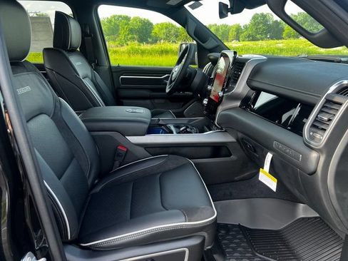 New 2025 RAM 1500 Laramie AWD/4WD image 13