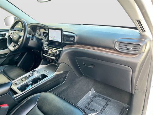 Used 2022 Ford Explorer Limited w/ Equipment Group 301A image 32