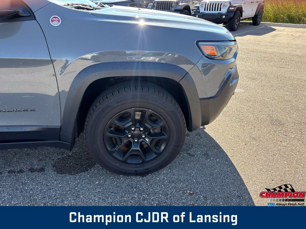 Used 2019 Jeep Cherokee Trailhawk w/ Cold Weather Group AWD/4WD image 36