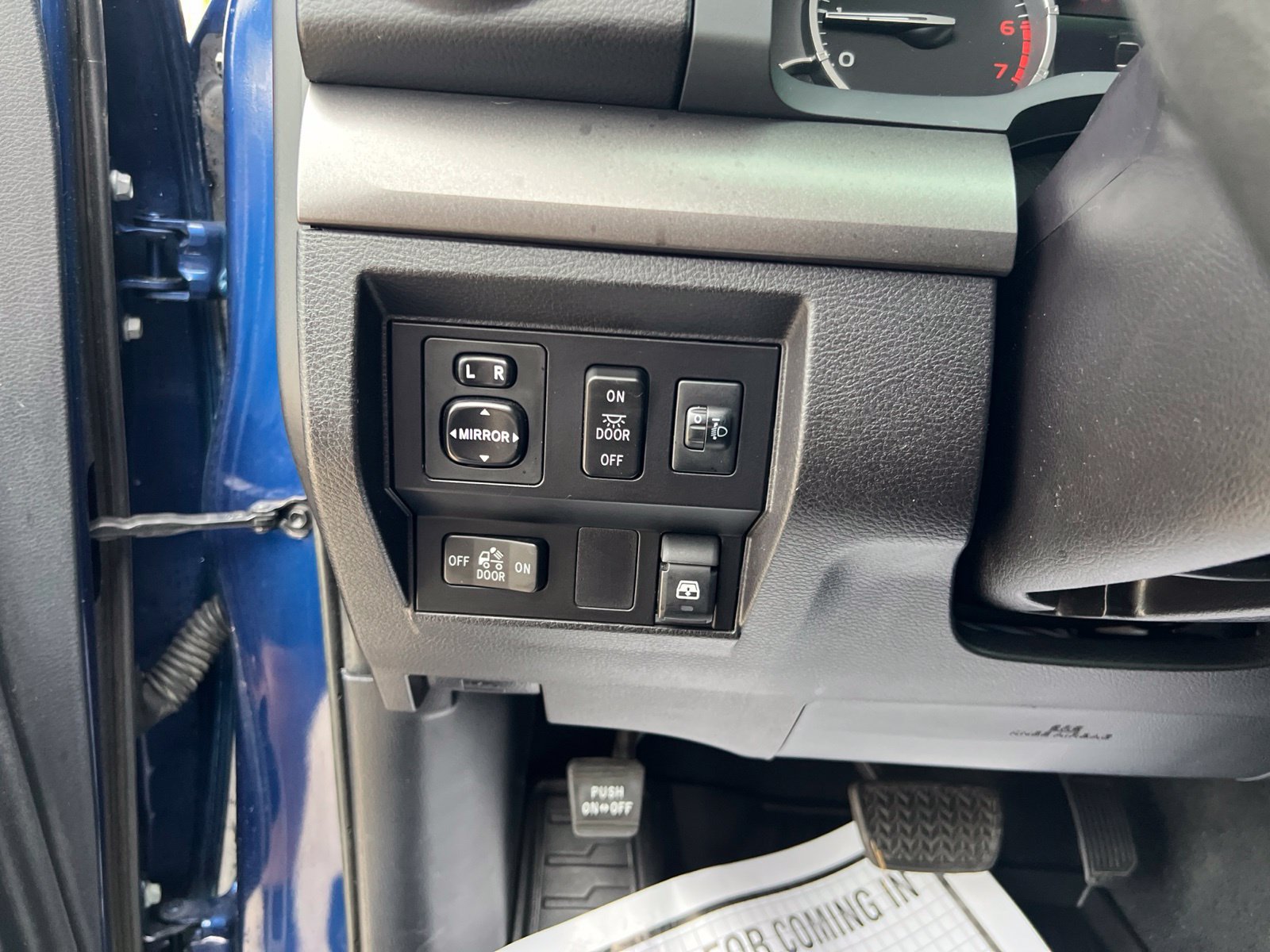 Used 2015 Toyota Tundra SR5 w/ SR5 Upgrade Package AWD/4WD image 13