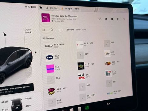 Used 2023 Tesla Model Y Long Range AWD/4WD image 23