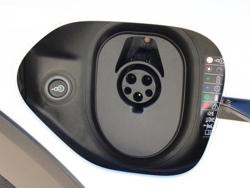 Certified 2023 Porsche Taycan 4S image 36