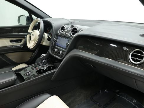 Used 2019 Bentley Bentayga image 95