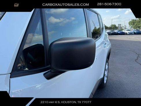 Used 2023 Jeep Renegade Latitude AWD/4WD image 22