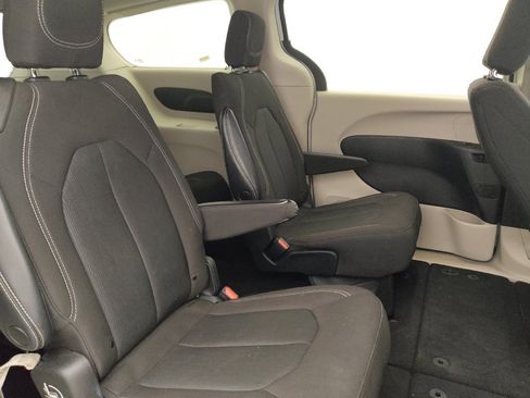 Used 2023 Chrysler Voyager LX FWD image 19