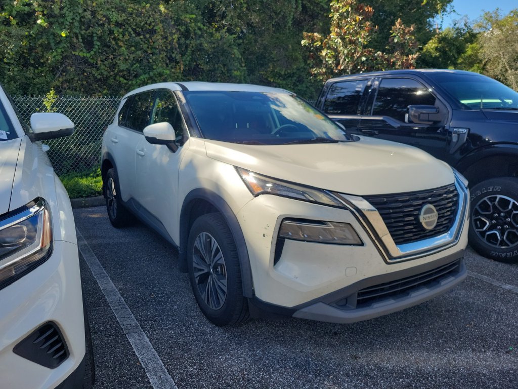 Used 2021 Nissan Rogue SV FWD image 2