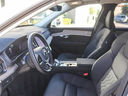 Used 2025 Volvo XC90 B5 Plus image 22