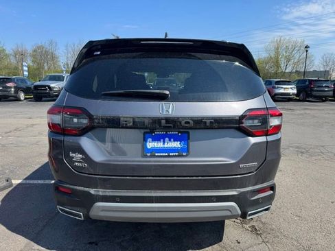 Used 2023 Honda Pilot Touring image 3